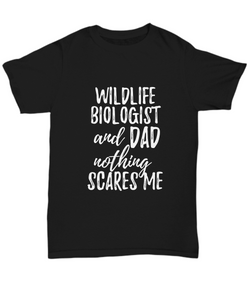 Wildlife Biologist Dad T-Shirt Funny Gift Nothing Scares Me-Shirt / Hoodie